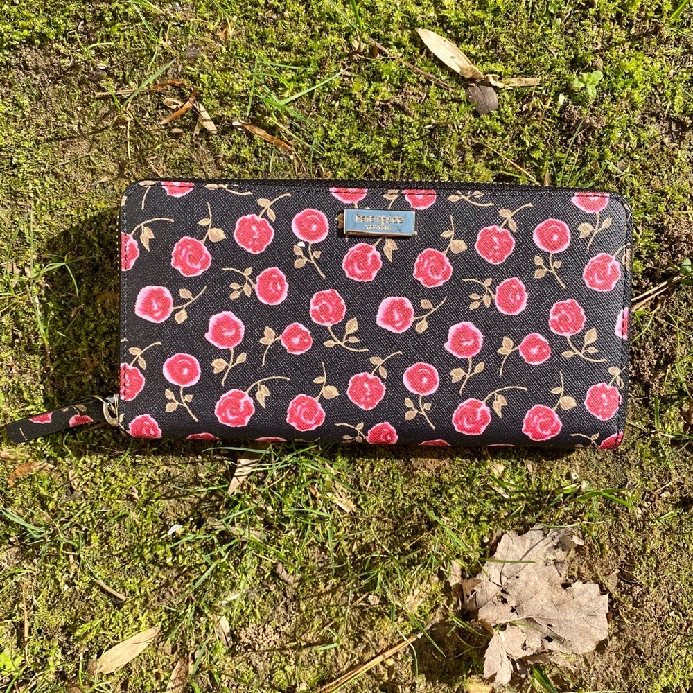 Kate Spade ♠️ Rose 🌹 wallet! 🆕 zip around clutch